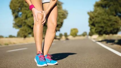 女性膝關(guān)節(jié)更容易壞！需及時(shí)補(bǔ)充氨糖軟骨素！